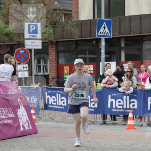 10.05.2026 - 8. Wedeler Halbmarathon Yannick Fuchs http://msf.ph/oto/9735376 10.05.2026 12:49:30 Ziel 2206 meine-sportfotos.de