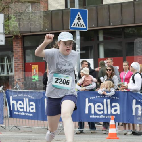 10.05.2026 - 8. Wedeler Halbmarathon Yannick Fuchs http://msf.ph/oto/9735377 10.05.2026 12:49:31 Ziel 2206 meine-sportfotos.de
