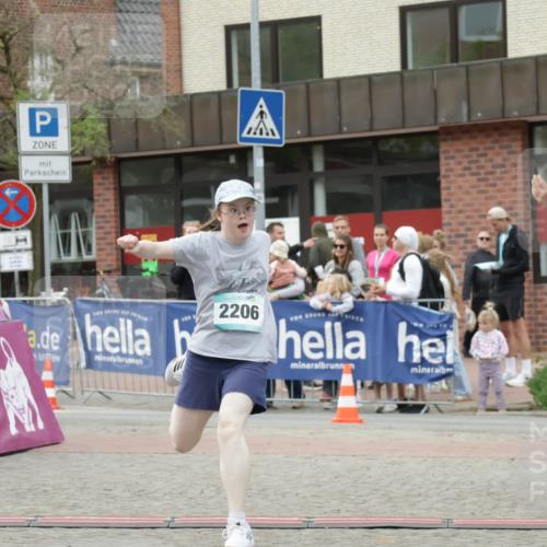 10.05.2026 - 8. Wedeler Halbmarathon Yannick Fuchs http://msf.ph/oto/9735379 10.05.2026 12:49:31 Ziel 2206 meine-sportfotos.de