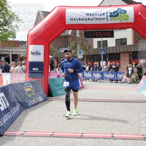 10.05.2026 - 8. Wedeler Halbmarathon Yannick Fuchs http://msf.ph/oto/9735387 10.05.2026 11:55:44 Ziel 526 meine-sportfotos.de