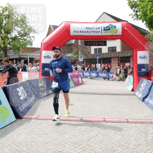10.05.2026 - 8. Wedeler Halbmarathon Yannick Fuchs http://msf.ph/oto/9735398 10.05.2026 11:55:44 Ziel 526 meine-sportfotos.de