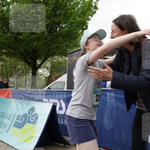 10.05.2026 - 8. Wedeler Halbmarathon Yannick Fuchs http://msf.ph/oto/9735400 10.05.2026 12:49:40 Ziel  meine-sportfotos.de