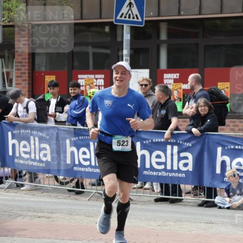 10.05.2026 - 8. Wedeler Halbmarathon Yannick Fuchs http://msf.ph/oto/9735402 10.05.2026 11:56:00 Ziel 523 meine-sportfotos.de