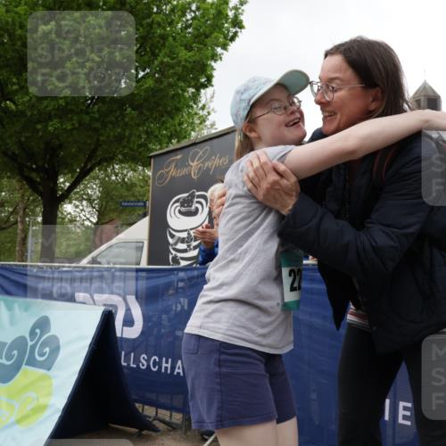 10.05.2026 - 8. Wedeler Halbmarathon Yannick Fuchs http://msf.ph/oto/9735403 10.05.2026 12:49:40 Ziel  meine-sportfotos.de