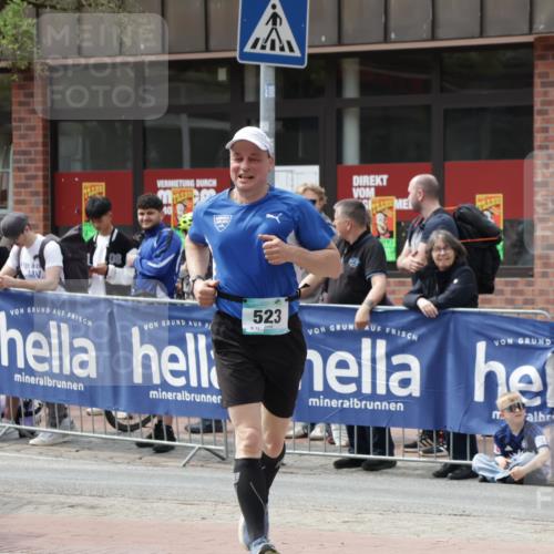 10.05.2026 - 8. Wedeler Halbmarathon Yannick Fuchs http://msf.ph/oto/9735405 10.05.2026 11:56:00 Ziel 523 meine-sportfotos.de