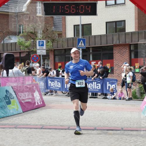 10.05.2026 - 8. Wedeler Halbmarathon Yannick Fuchs http://msf.ph/oto/9735409 10.05.2026 11:56:02 Ziel 523 meine-sportfotos.de