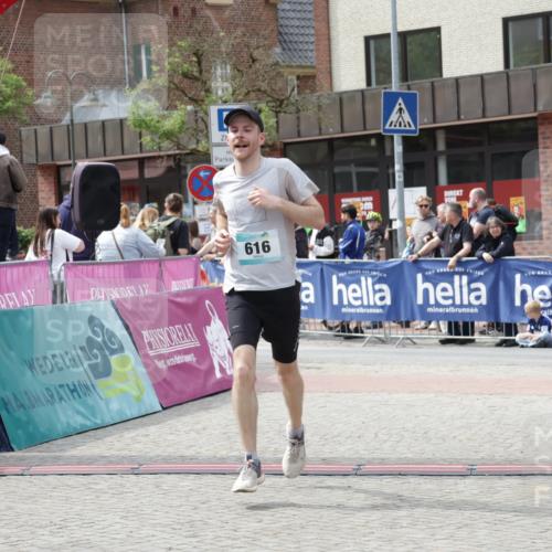 10.05.2026 - 8. Wedeler Halbmarathon Yannick Fuchs http://msf.ph/oto/9735432 10.05.2026 11:56:11 Ziel 616 meine-sportfotos.de