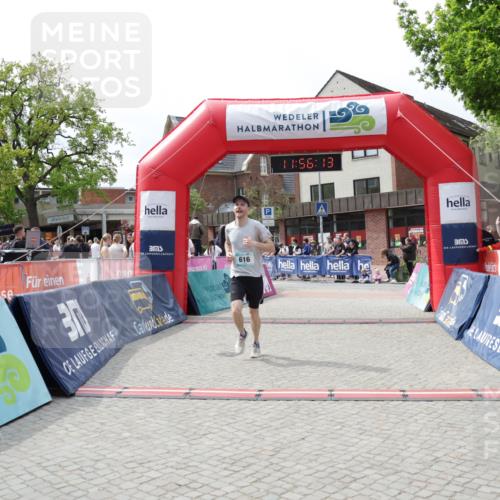 10.05.2026 - 8. Wedeler Halbmarathon Yannick Fuchs http://msf.ph/oto/9735440 10.05.2026 11:56:11 Ziel 616 meine-sportfotos.de