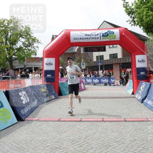 10.05.2026 - 8. Wedeler Halbmarathon Yannick Fuchs http://msf.ph/oto/9735442 10.05.2026 11:56:12 Ziel 616 meine-sportfotos.de