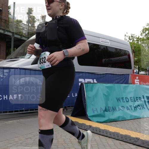 10.05.2026 - 8. Wedeler Halbmarathon Yannick Fuchs http://msf.ph/oto/9735444 10.05.2026 12:49:52 Ziel 832, 2171 meine-sportfotos.de