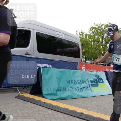 10.05.2026 - 8. Wedeler Halbmarathon Yannick Fuchs http://msf.ph/oto/9735446 10.05.2026 12:49:52 Ziel 832, 2171 meine-sportfotos.de
