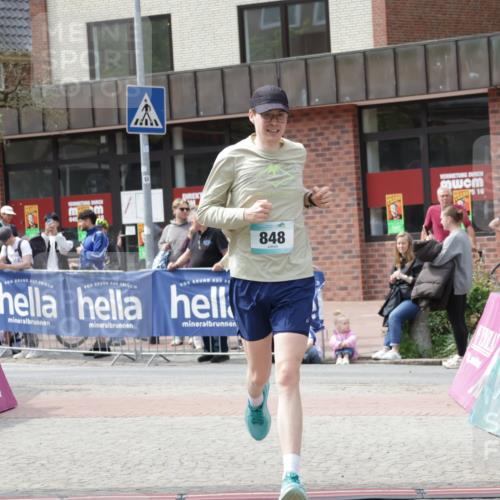 10.05.2026 - 8. Wedeler Halbmarathon Yannick Fuchs http://msf.ph/oto/9735460 10.05.2026 11:56:22 Ziel 848 meine-sportfotos.de
