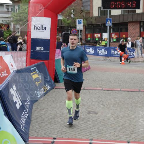 10.05.2026 - 8. Wedeler Halbmarathon Yannick Fuchs http://msf.ph/oto/9735463 10.05.2026 12:50:39 Ziel 150 meine-sportfotos.de
