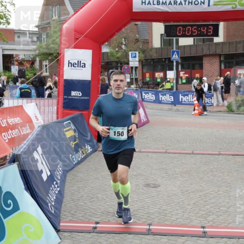 10.05.2026 - 8. Wedeler Halbmarathon Yannick Fuchs http://msf.ph/oto/9735467 10.05.2026 12:50:39 Ziel 150 meine-sportfotos.de