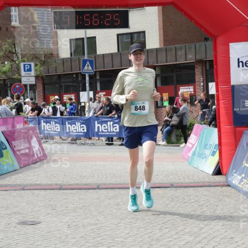 10.05.2026 - 8. Wedeler Halbmarathon Yannick Fuchs http://msf.ph/oto/9735468 10.05.2026 11:56:23 Ziel 848, 2174 meine-sportfotos.de