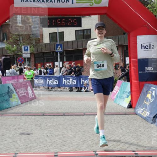 10.05.2026 - 8. Wedeler Halbmarathon Yannick Fuchs http://msf.ph/oto/9735474 10.05.2026 11:56:23 Ziel 848, 2174 meine-sportfotos.de