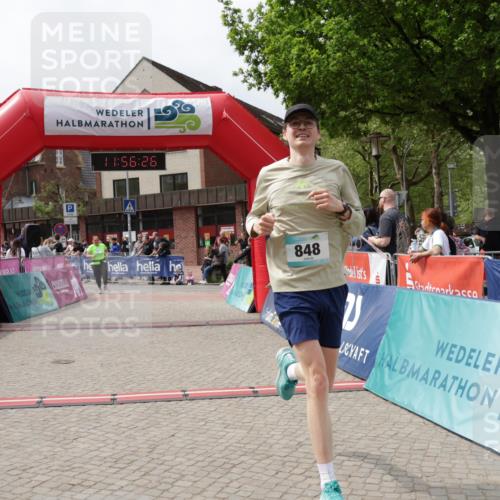 10.05.2026 - 8. Wedeler Halbmarathon Yannick Fuchs http://msf.ph/oto/9735477 10.05.2026 11:56:24 Ziel 848, 2174 meine-sportfotos.de