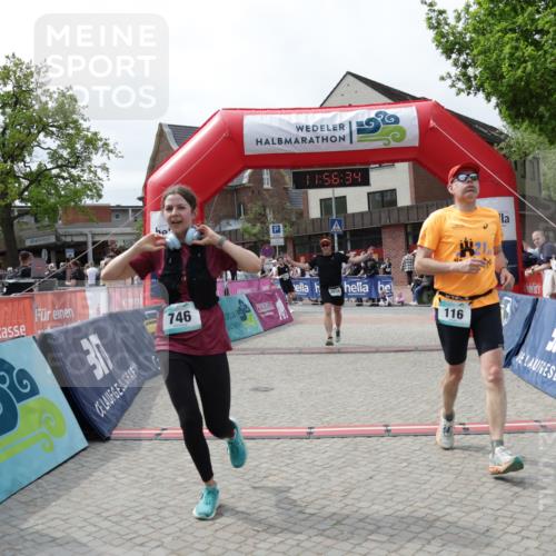 10.05.2026 - 8. Wedeler Halbmarathon Yannick Fuchs http://msf.ph/oto/9735509 10.05.2026 11:56:32 Ziel 116, 746, 2039, 2174 meine-sportfotos.de