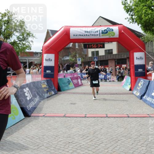 10.05.2026 - 8. Wedeler Halbmarathon Yannick Fuchs http://msf.ph/oto/9735515 10.05.2026 11:56:33 Ziel 116, 538, 746, 2039, 2136, 2174 meine-sportfotos.de