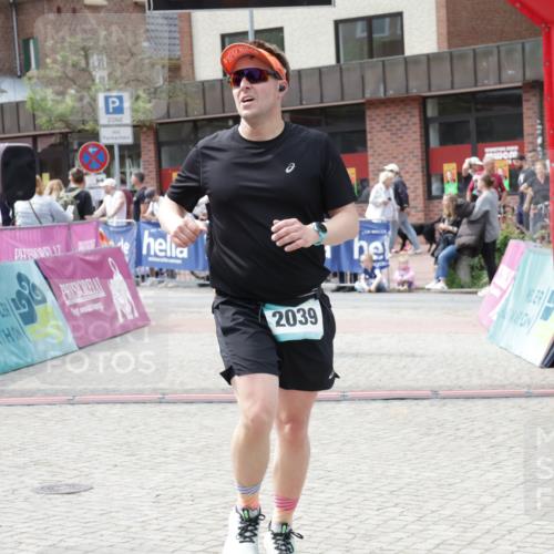 10.05.2026 - 8. Wedeler Halbmarathon Yannick Fuchs http://msf.ph/oto/9735518 10.05.2026 11:56:34 Ziel 116, 538, 746, 2039, 2136 meine-sportfotos.de