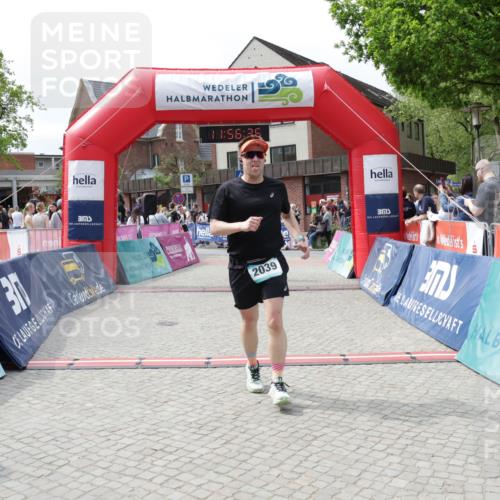 10.05.2026 - 8. Wedeler Halbmarathon Yannick Fuchs http://msf.ph/oto/9735521 10.05.2026 11:56:34 Ziel 116, 538, 746, 2039, 2136 meine-sportfotos.de