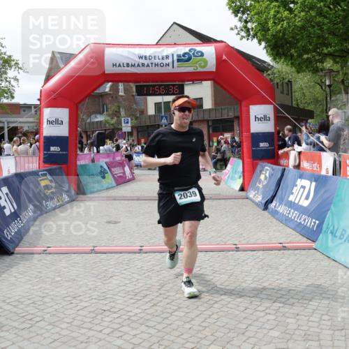 10.05.2026 - 8. Wedeler Halbmarathon Yannick Fuchs http://msf.ph/oto/9735522 10.05.2026 11:56:35 Ziel 116, 538, 587, 746, 2039, 2136 meine-sportfotos.de
