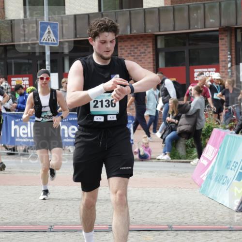 10.05.2026 - 8. Wedeler Halbmarathon Yannick Fuchs http://msf.ph/oto/9735525 10.05.2026 11:56:36 Ziel 116, 538, 587, 746, 747, 2039, 2136 meine-sportfotos.de