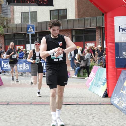 10.05.2026 - 8. Wedeler Halbmarathon Yannick Fuchs http://msf.ph/oto/9735527 10.05.2026 11:56:37 Ziel 538, 587, 747, 2039, 2136 meine-sportfotos.de