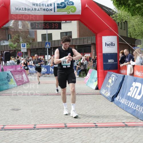10.05.2026 - 8. Wedeler Halbmarathon Yannick Fuchs http://msf.ph/oto/9735530 10.05.2026 11:56:37 Ziel 538, 587, 747, 2039, 2136 meine-sportfotos.de