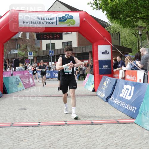 10.05.2026 - 8. Wedeler Halbmarathon Yannick Fuchs http://msf.ph/oto/9735531 10.05.2026 11:56:37 Ziel 538, 587, 747, 2039, 2136 meine-sportfotos.de