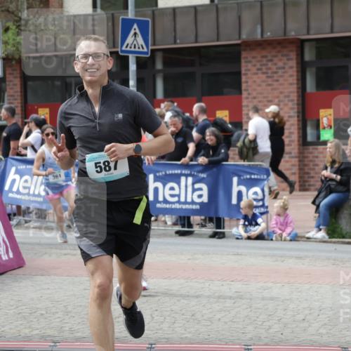 10.05.2026 - 8. Wedeler Halbmarathon Yannick Fuchs http://msf.ph/oto/9735533 10.05.2026 11:56:39 Ziel 361, 538, 587, 747, 2061, 2136 meine-sportfotos.de
