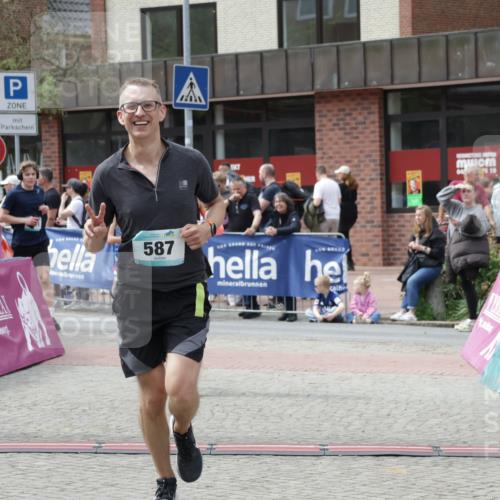 10.05.2026 - 8. Wedeler Halbmarathon Yannick Fuchs http://msf.ph/oto/9735534 10.05.2026 11:56:39 Ziel 361, 538, 587, 747, 2061, 2136 meine-sportfotos.de