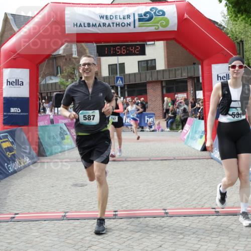 10.05.2026 - 8. Wedeler Halbmarathon Yannick Fuchs http://msf.ph/oto/9735540 10.05.2026 11:56:40 Ziel 361, 538, 587, 747, 2061, 2136 meine-sportfotos.de