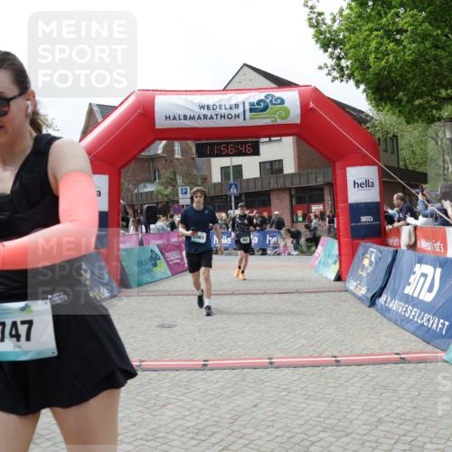 10.05.2026 - 8. Wedeler Halbmarathon Yannick Fuchs http://msf.ph/oto/9735556 10.05.2026 11:56:44 Ziel 293, 361, 587, 747, 2061 meine-sportfotos.de