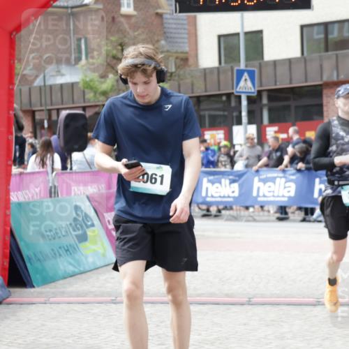 10.05.2026 - 8. Wedeler Halbmarathon Yannick Fuchs http://msf.ph/oto/9735558 10.05.2026 11:56:46 Ziel 293, 337, 361, 747, 2061 meine-sportfotos.de