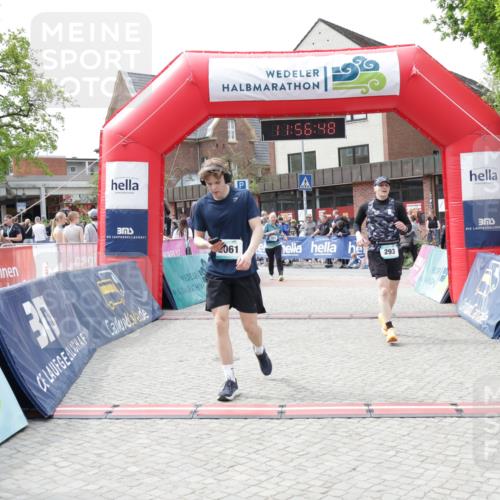 10.05.2026 - 8. Wedeler Halbmarathon Yannick Fuchs http://msf.ph/oto/9735560 10.05.2026 11:56:46 Ziel 293, 337, 361, 747, 2061 meine-sportfotos.de