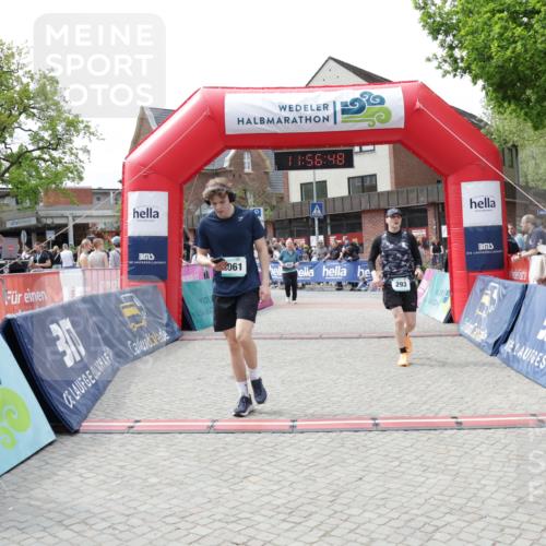 10.05.2026 - 8. Wedeler Halbmarathon Yannick Fuchs http://msf.ph/oto/9735561 10.05.2026 11:56:46 Ziel 293, 337, 361, 747, 2061 meine-sportfotos.de