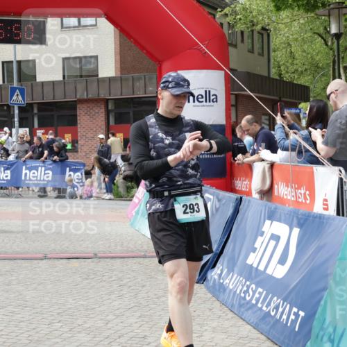 10.05.2026 - 8. Wedeler Halbmarathon Yannick Fuchs http://msf.ph/oto/9735564 10.05.2026 11:56:48 Ziel 293, 337, 361, 700, 2061 meine-sportfotos.de