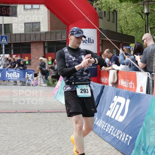 10.05.2026 - 8. Wedeler Halbmarathon Yannick Fuchs http://msf.ph/oto/9735565 10.05.2026 11:56:48 Ziel 293, 337, 361, 700, 2061 meine-sportfotos.de