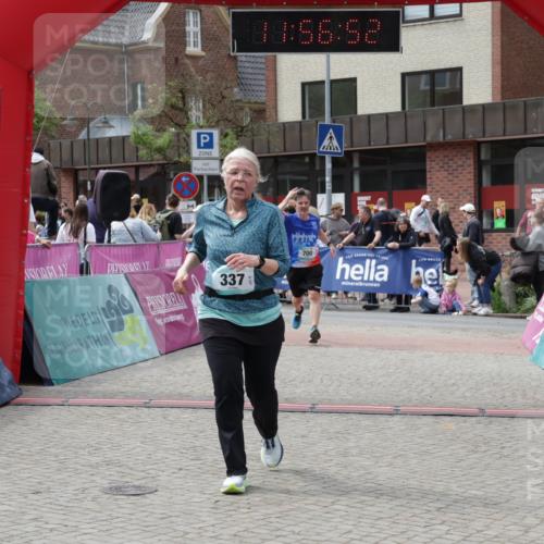 10.05.2026 - 8. Wedeler Halbmarathon Yannick Fuchs http://msf.ph/oto/9735573 10.05.2026 11:56:51 Ziel 293, 337, 700 meine-sportfotos.de