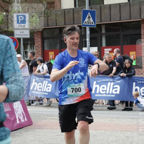 10.05.2026 - 8. Wedeler Halbmarathon Yannick Fuchs http://msf.ph/oto/9735577 10.05.2026 11:56:53 Ziel 337, 700 meine-sportfotos.de