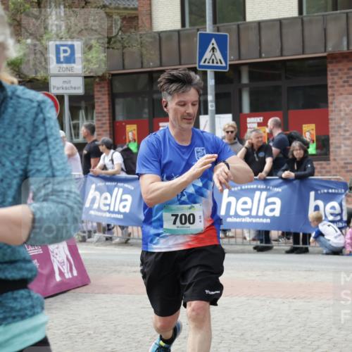 10.05.2026 - 8. Wedeler Halbmarathon Yannick Fuchs http://msf.ph/oto/9735578 10.05.2026 11:56:53 Ziel 337, 700 meine-sportfotos.de