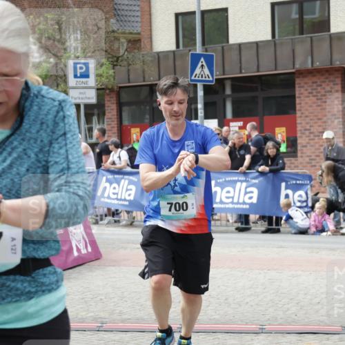 10.05.2026 - 8. Wedeler Halbmarathon Yannick Fuchs http://msf.ph/oto/9735579 10.05.2026 11:56:53 Ziel 337, 700 meine-sportfotos.de