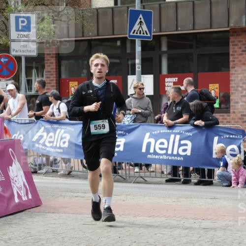 10.05.2026 - 8. Wedeler Halbmarathon Yannick Fuchs http://msf.ph/oto/9735591 10.05.2026 11:57:01 Ziel 559 meine-sportfotos.de