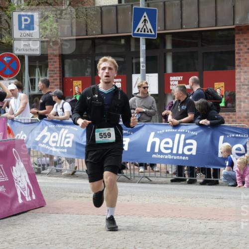 10.05.2026 - 8. Wedeler Halbmarathon Yannick Fuchs http://msf.ph/oto/9735592 10.05.2026 11:57:01 Ziel 559 meine-sportfotos.de