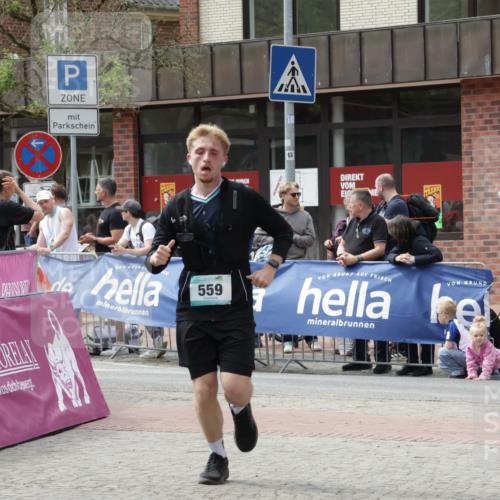 10.05.2026 - 8. Wedeler Halbmarathon Yannick Fuchs http://msf.ph/oto/9735593 10.05.2026 11:57:01 Ziel 559 meine-sportfotos.de