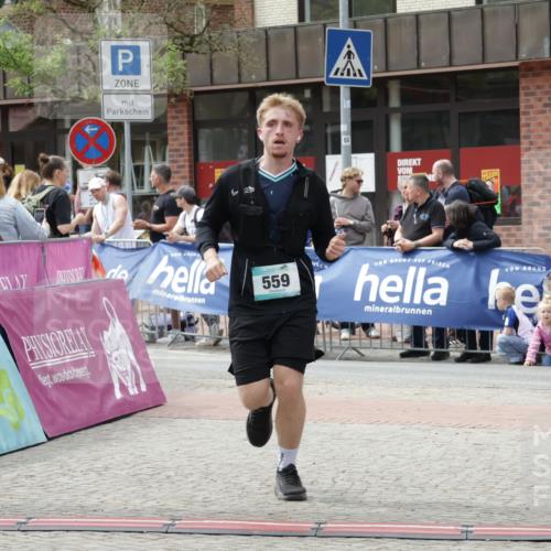 10.05.2026 - 8. Wedeler Halbmarathon Yannick Fuchs http://msf.ph/oto/9735595 10.05.2026 11:57:01 Ziel 559 meine-sportfotos.de