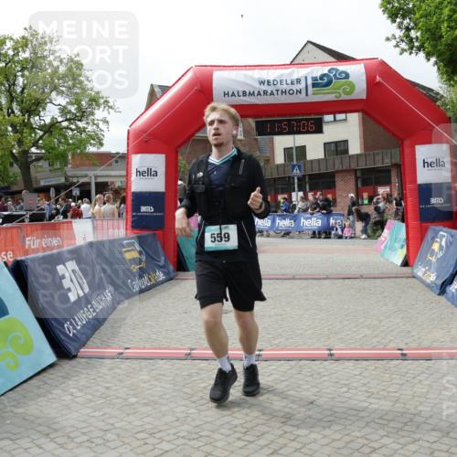 10.05.2026 - 8. Wedeler Halbmarathon Yannick Fuchs http://msf.ph/oto/9735607 10.05.2026 11:57:04 Ziel 559 meine-sportfotos.de
