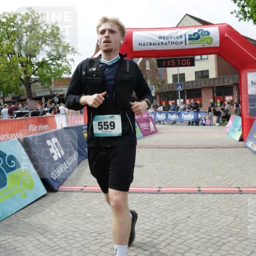 10.05.2026 - 8. Wedeler Halbmarathon Yannick Fuchs http://msf.ph/oto/9735610 10.05.2026 11:57:04 Ziel 559 meine-sportfotos.de