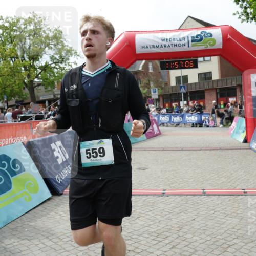10.05.2026 - 8. Wedeler Halbmarathon Yannick Fuchs http://msf.ph/oto/9735611 10.05.2026 11:57:04 Ziel 559 meine-sportfotos.de